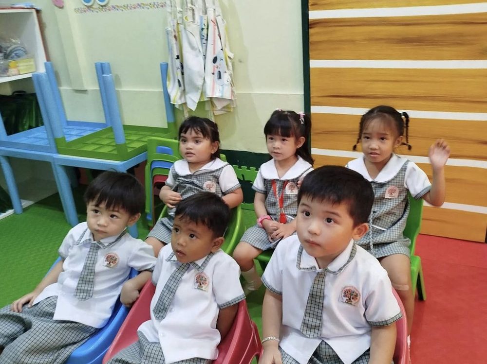 Teacher and children during a lesson at Bellevue
