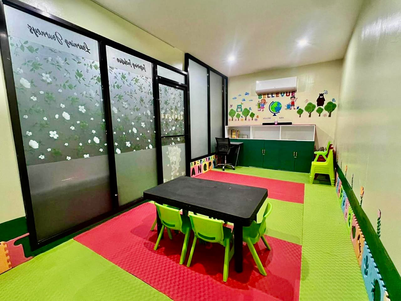 Tutorial room with frosted glass partitions and padded floors