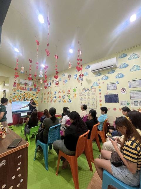 A full classroom of learners and families at Bellevue