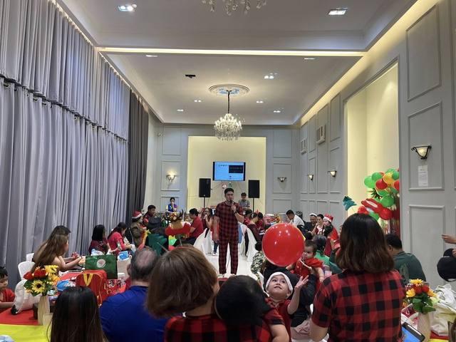 Families and children at a Bellevue gathering